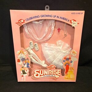 SUNRISE IN AMERICA VINTAGE NIB DOLL CLOTHES GINNY COMMUNION DOLL CLOTHES 1982